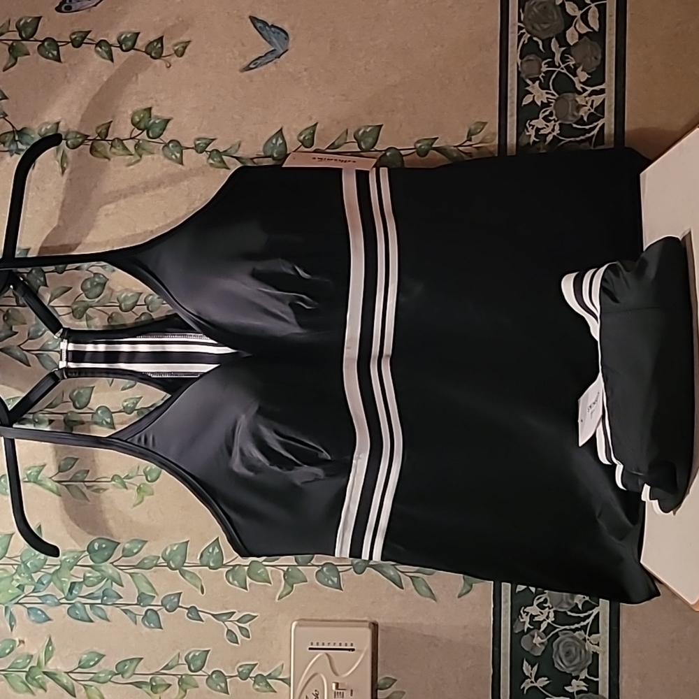 NWT Swimsuits 4 all black razor back top matching short bottoms